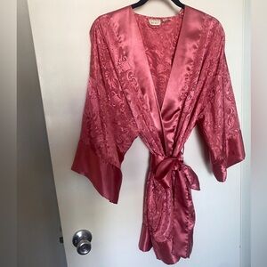 Gorgeous Vintage Victoria’s Secret Robe. Pink. One size.